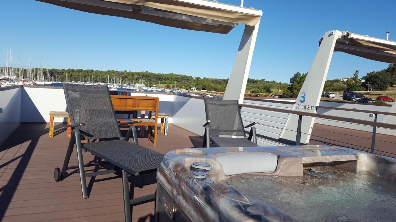 House Boat - Floating House Sofia Otel Pula Dış mekan fotoğraf