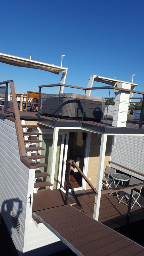 House Boat - Floating House Sofia Otel Pula Dış mekan fotoğraf