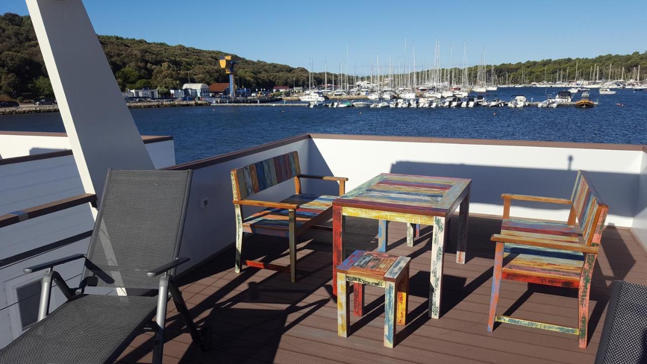 House Boat - Floating House Sofia Otel Pula Dış mekan fotoğraf
