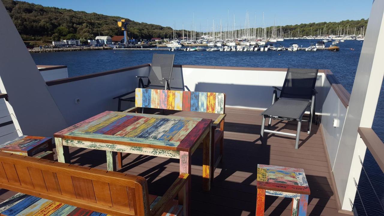 House Boat - Floating House Sofia Otel Pula Dış mekan fotoğraf