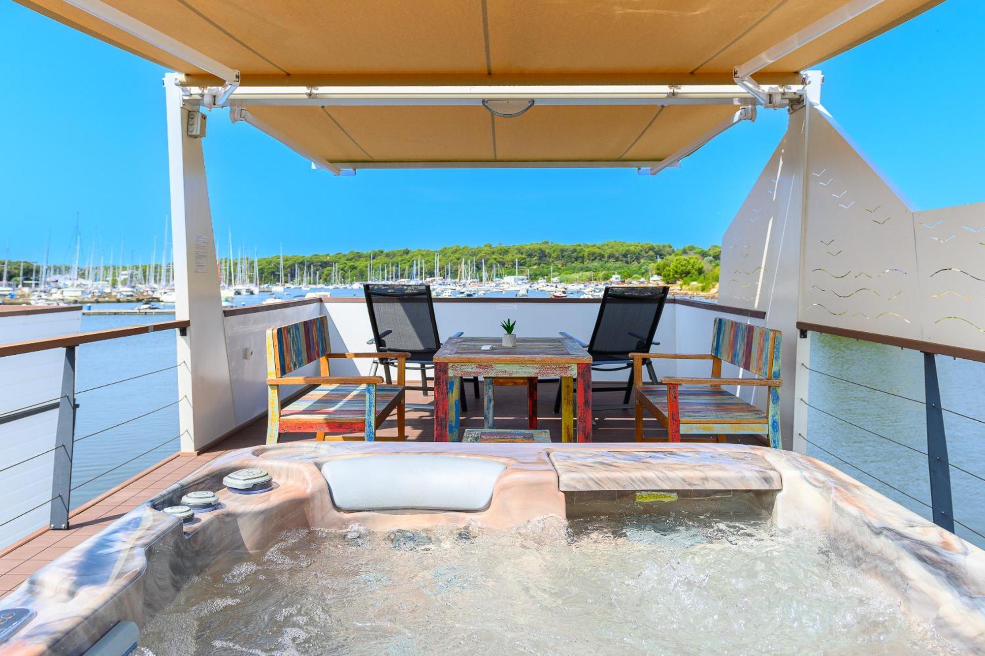 House Boat - Floating House Sofia Otel Pula Dış mekan fotoğraf